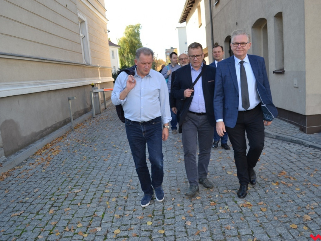 Pamięć o ofiarach wojny ciągle żywa. We Wrześni zapłonęły znicze pamięci