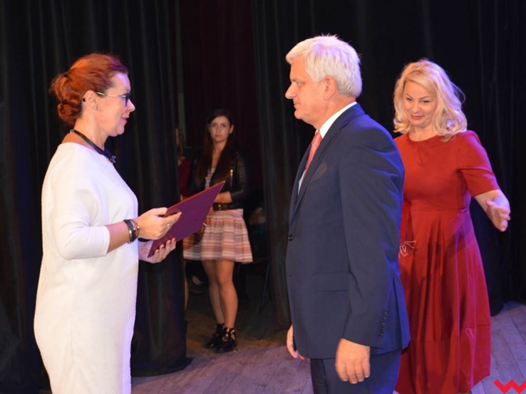 Nauczyciele z gminy Września nagrodzeni z okazji Dnia Edukacji Narodowej