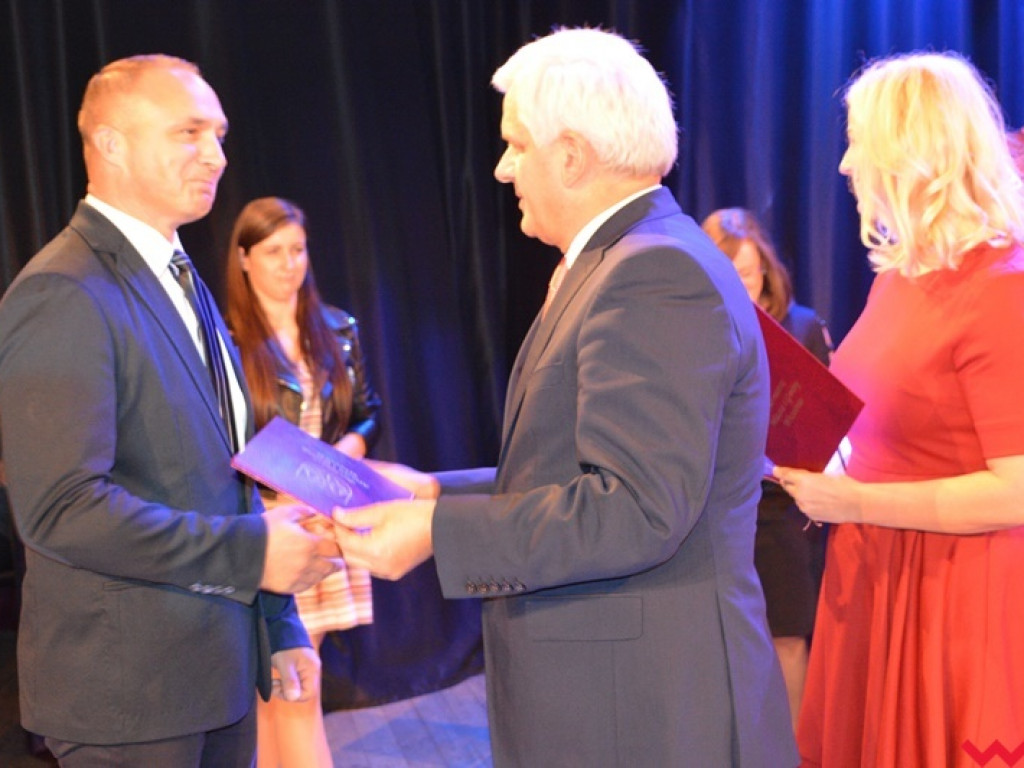 Nauczyciele z gminy Września nagrodzeni z okazji Dnia Edukacji Narodowej