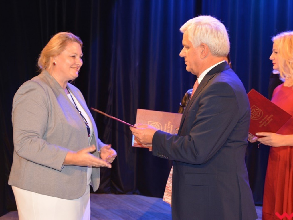 Nauczyciele z gminy Września nagrodzeni z okazji Dnia Edukacji Narodowej