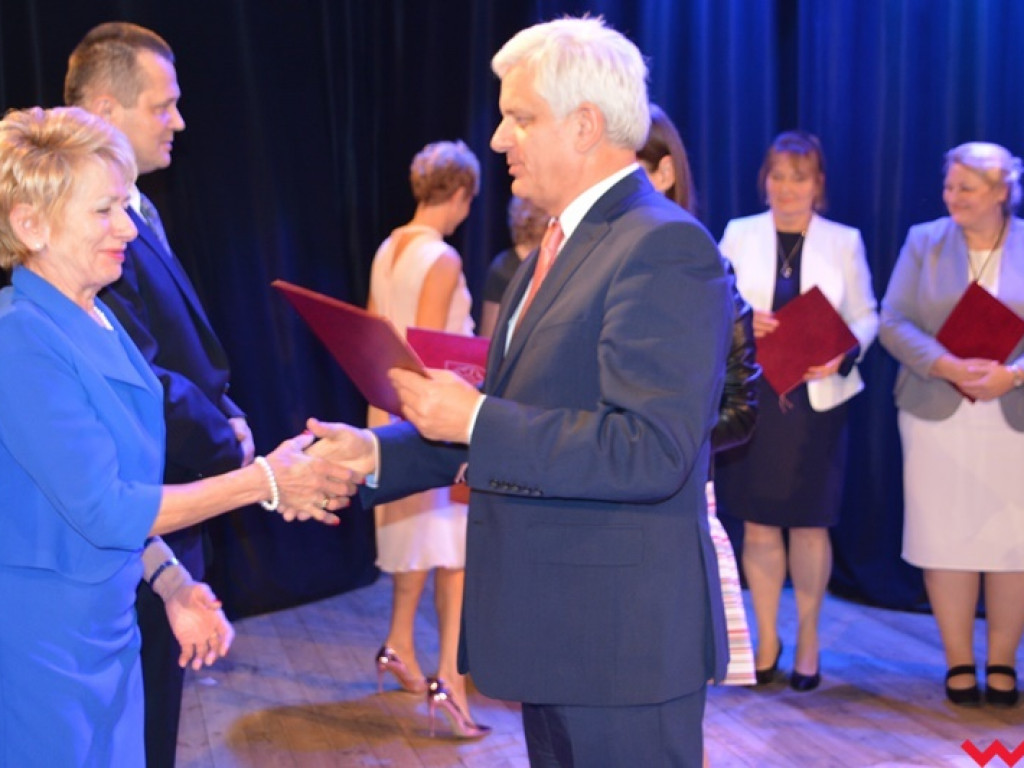 Nauczyciele z gminy Września nagrodzeni z okazji Dnia Edukacji Narodowej