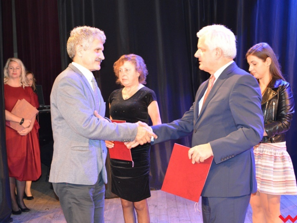 Nauczyciele z gminy Września nagrodzeni z okazji Dnia Edukacji Narodowej