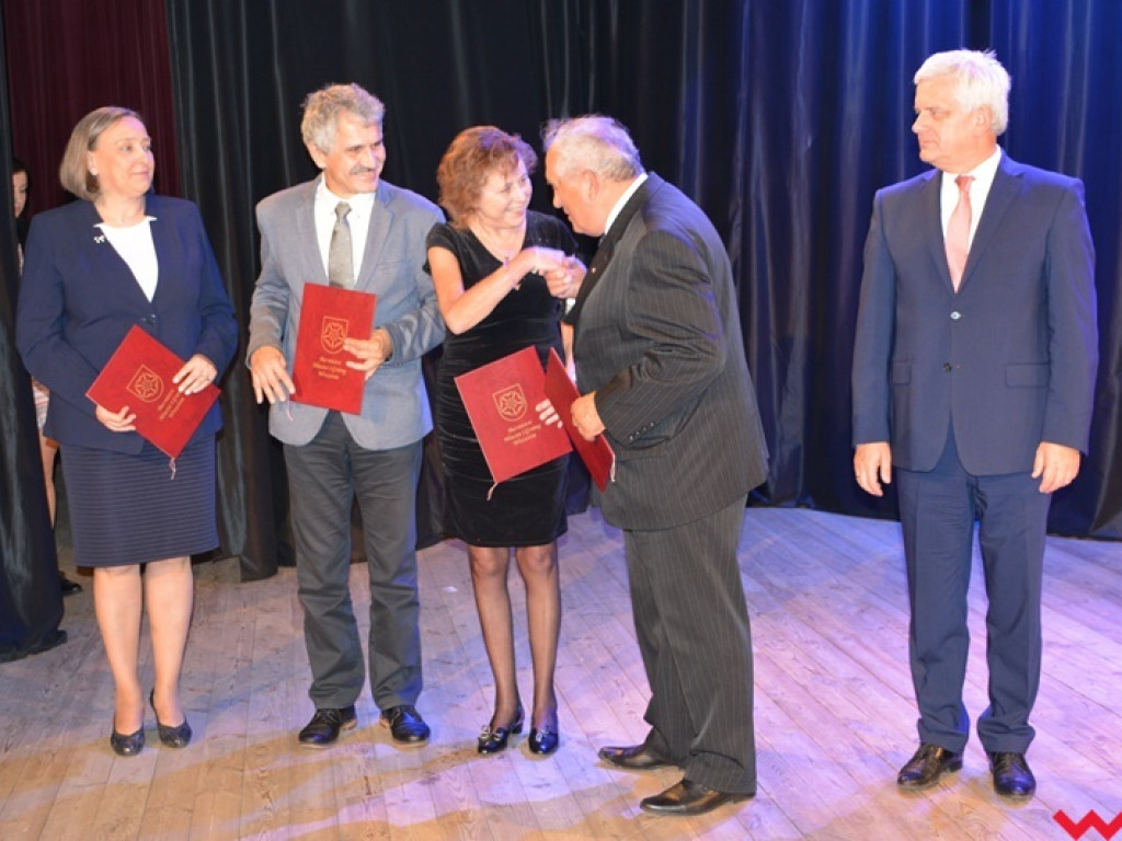 Nauczyciele z gminy Września nagrodzeni z okazji Dnia Edukacji Narodowej
