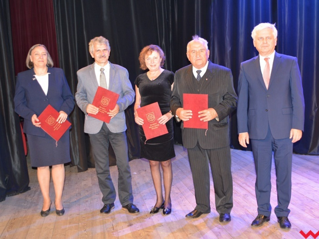 Nauczyciele z gminy Września nagrodzeni z okazji Dnia Edukacji Narodowej