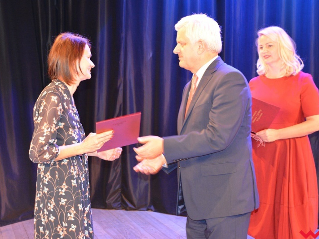 Nauczyciele z gminy Września nagrodzeni z okazji Dnia Edukacji Narodowej