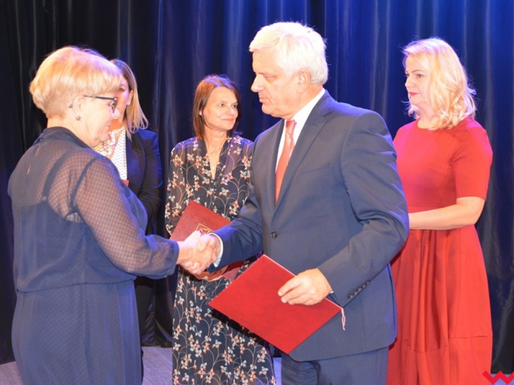 Nauczyciele z gminy Września nagrodzeni z okazji Dnia Edukacji Narodowej