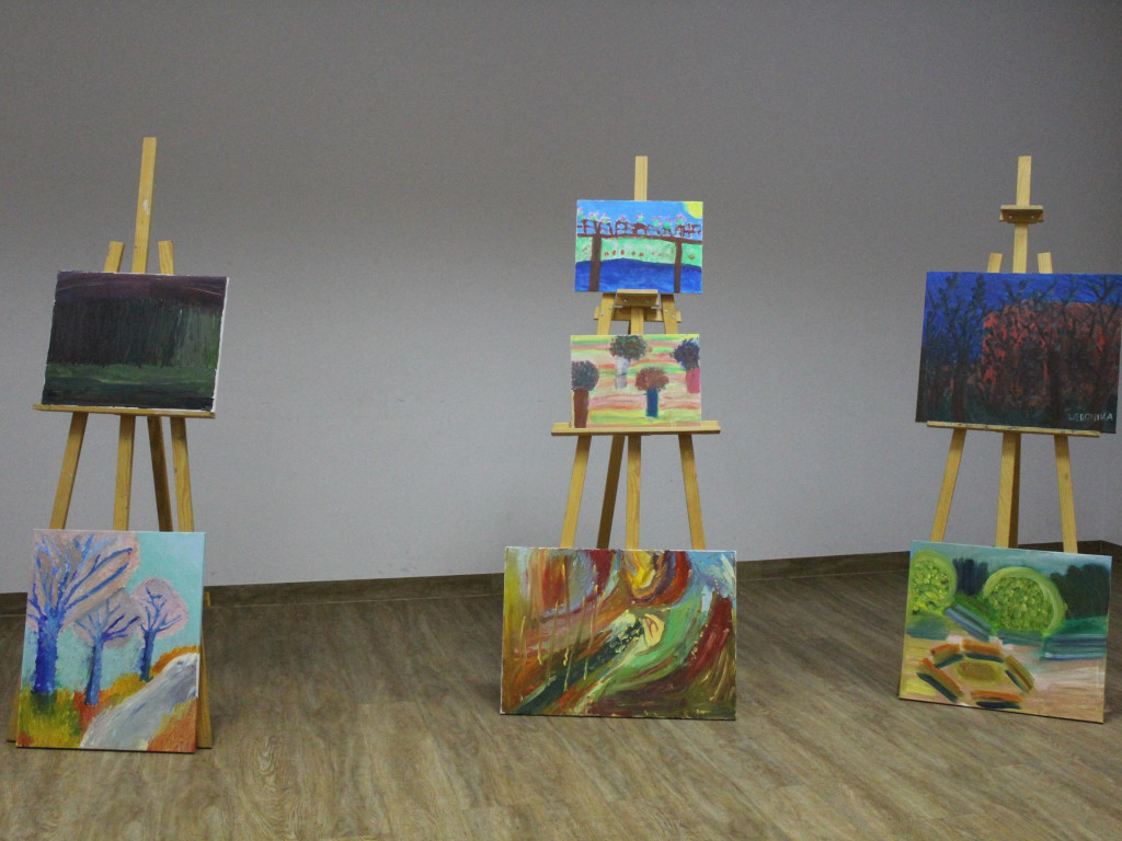 Abstrakcja pokazana na płótnach. Szósty plener malarski został podsumowany