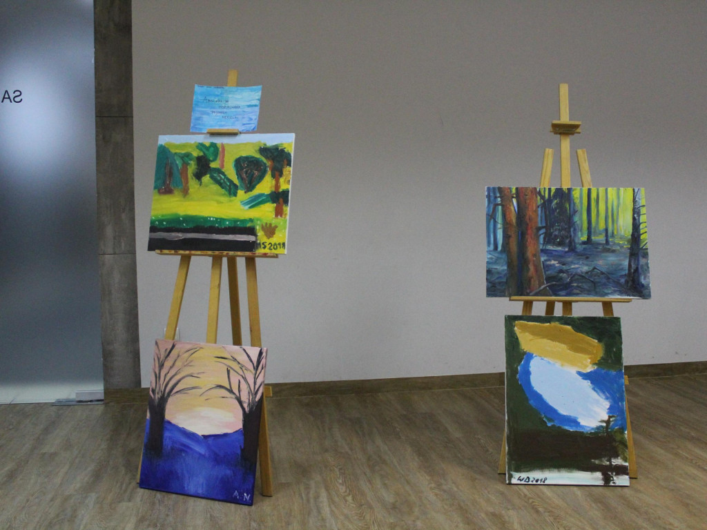 Abstrakcja pokazana na płótnach. Szósty plener malarski został podsumowany