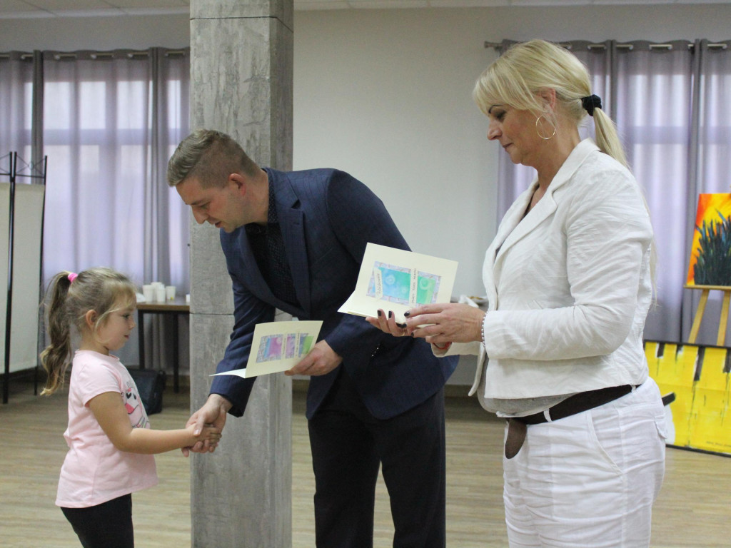 Abstrakcja pokazana na płótnach. Szósty plener malarski został podsumowany