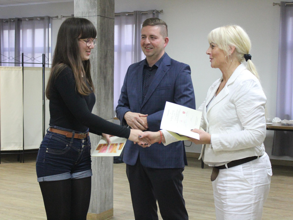 Abstrakcja pokazana na płótnach. Szósty plener malarski został podsumowany