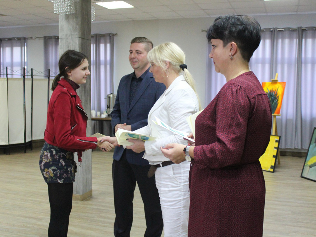 Abstrakcja pokazana na płótnach. Szósty plener malarski został podsumowany