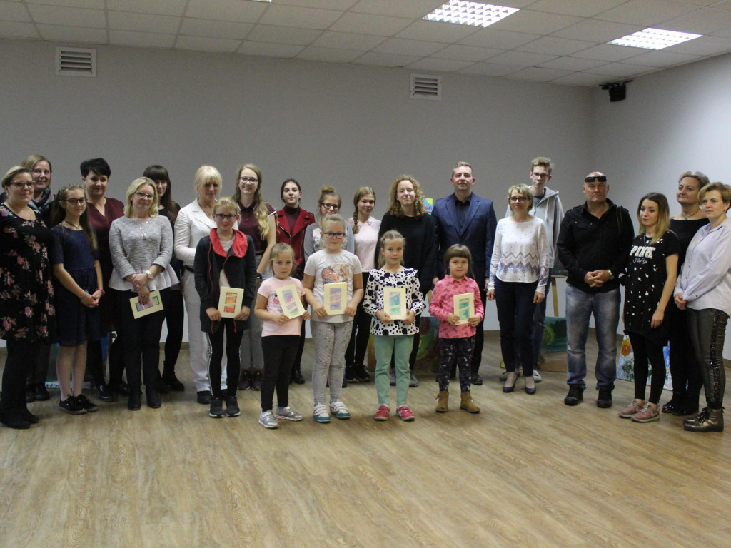 Abstrakcja pokazana na płótnach. Szósty plener malarski został podsumowany