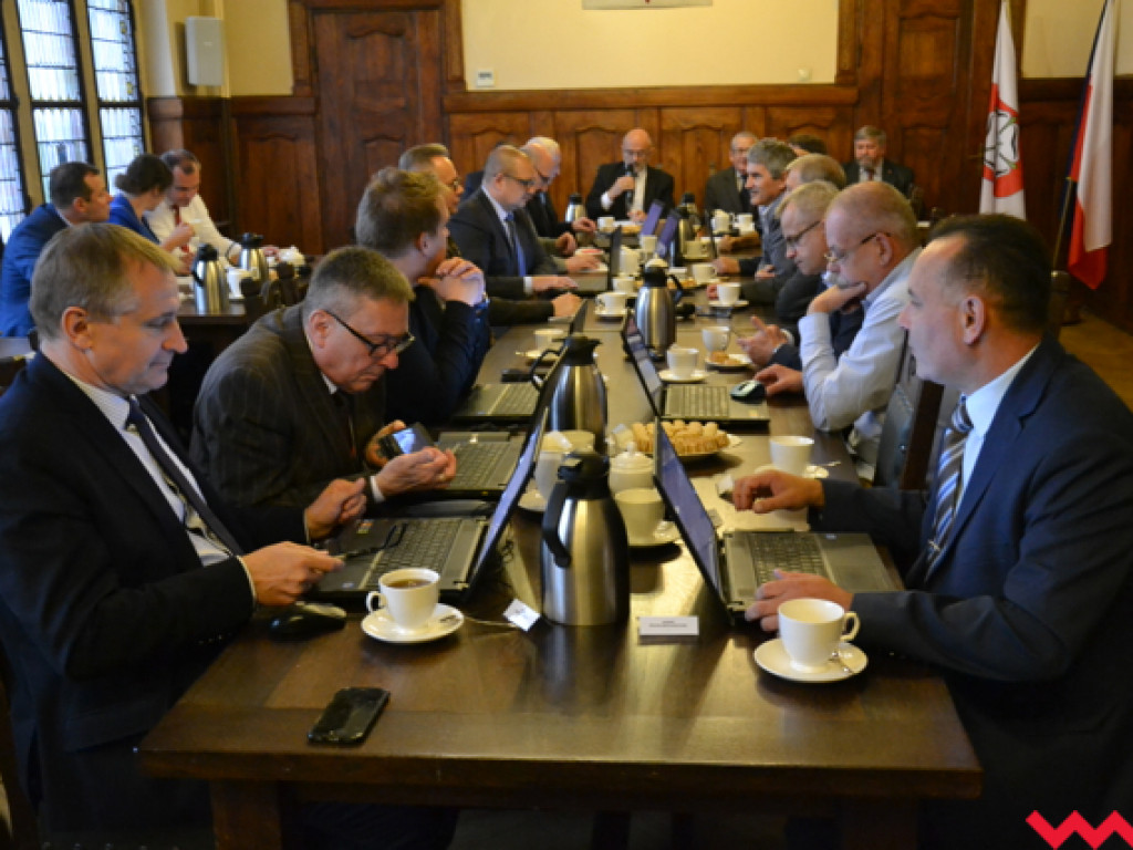 Rzutem na taśmę wrzesińska rada wprowadza obywatelską inicjatywę uchwałodawczą