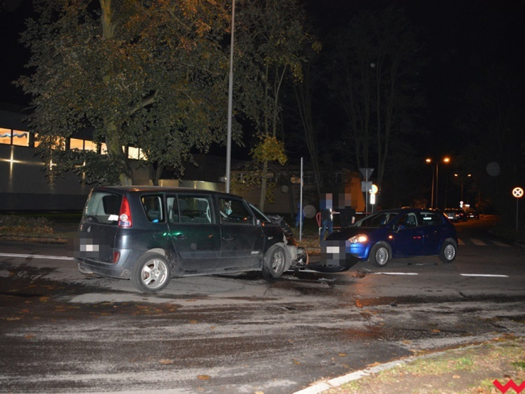 Stłuczka przy kościele pw. św. Ducha. Ruch ulicą Kościuszki utrudniony