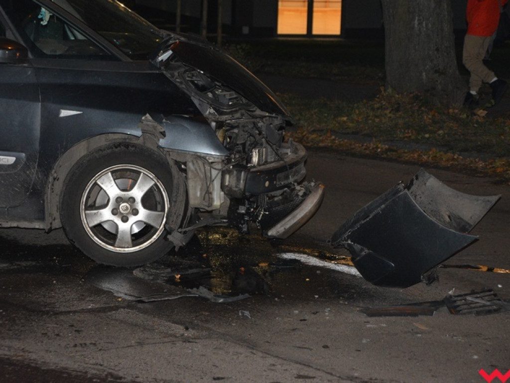 Stłuczka przy kościele pw. św. Ducha. Ruch ulicą Kościuszki utrudniony