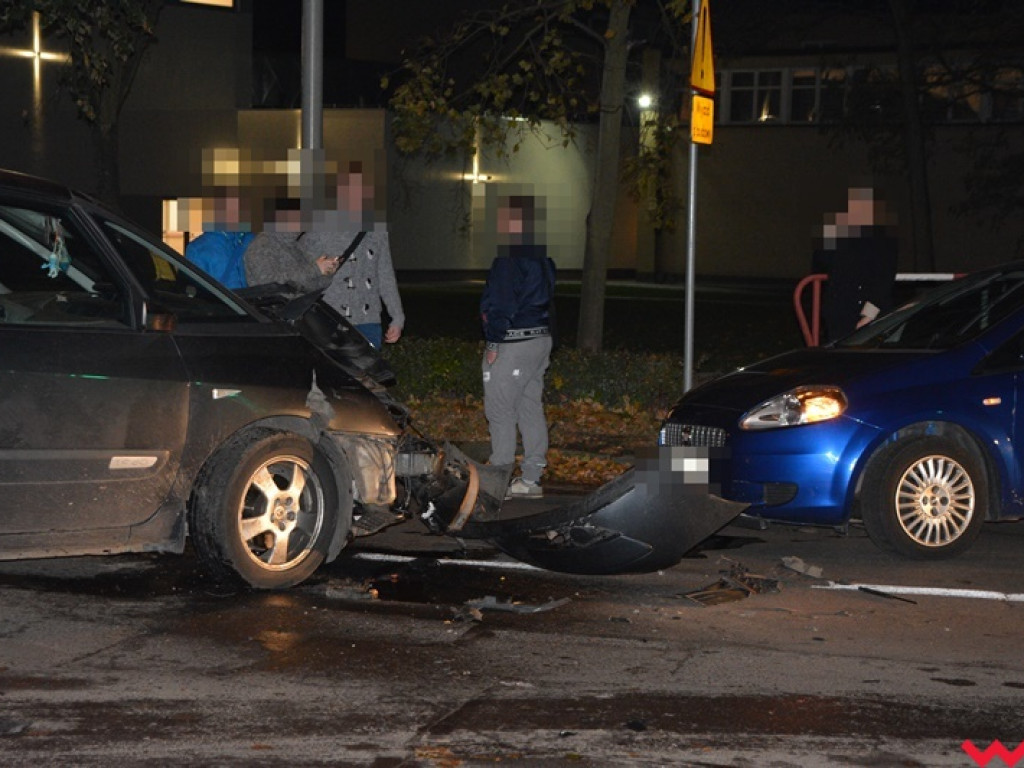Stłuczka przy kościele pw. św. Ducha. Ruch ulicą Kościuszki utrudniony