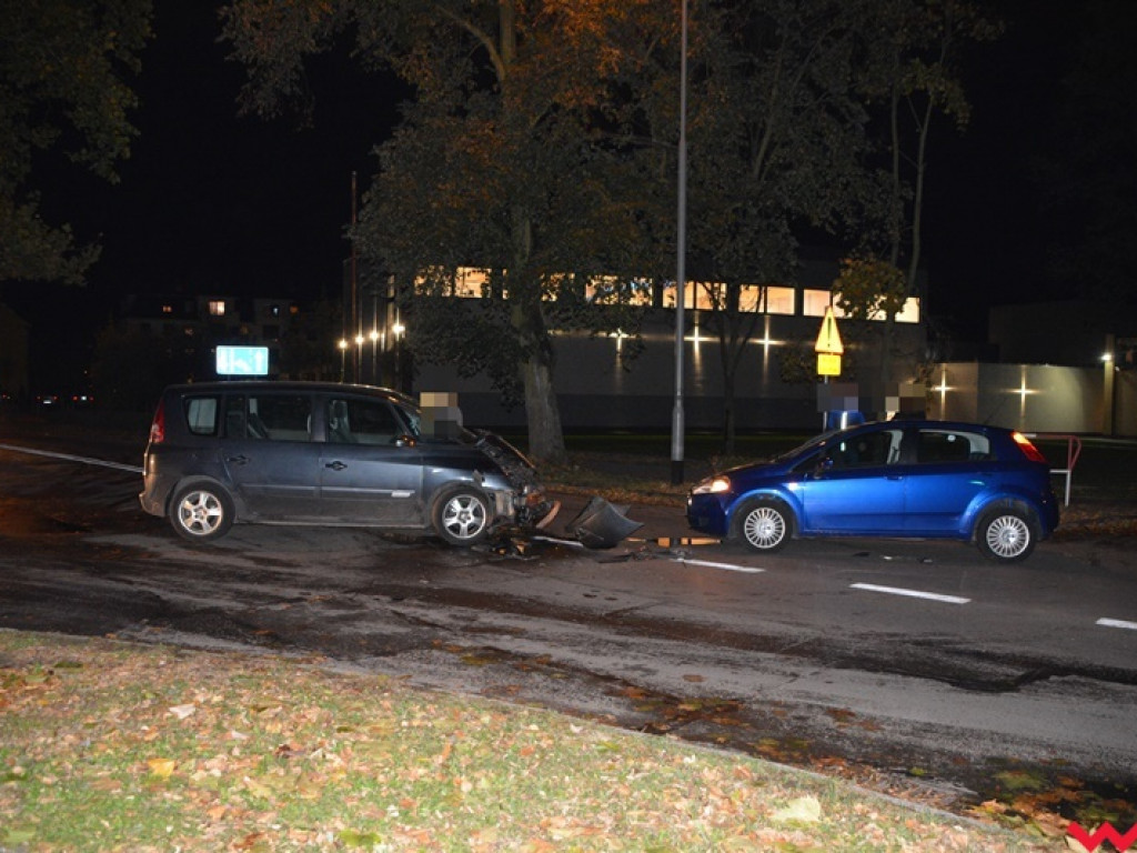 Stłuczka przy kościele pw. św. Ducha. Ruch ulicą Kościuszki utrudniony