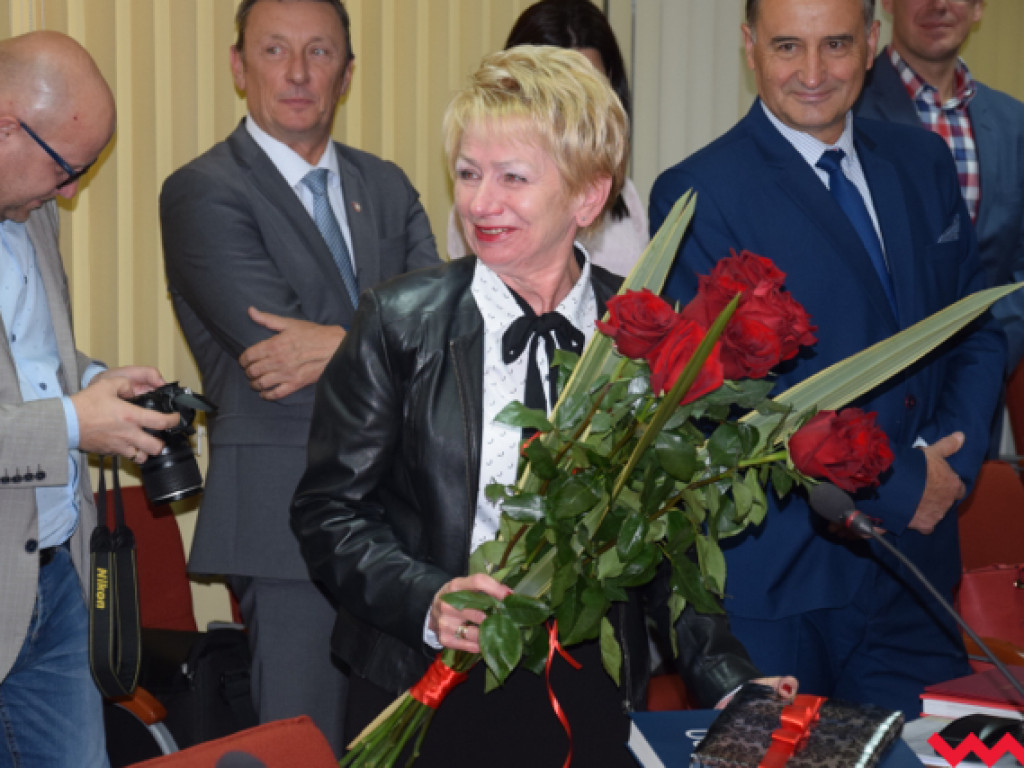 Rzewne pożegnanie radnych powiatowych. Laur starosty dla Grzegorza Kaźmierczaka