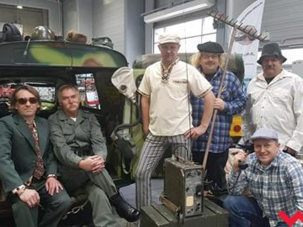 Podróż do czasów PRL-u. Syreniarze doskonale bawili się podczas Retro Motor Show