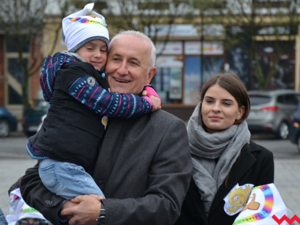 Tańce i śmiechy z poważną sprawą w tle. Dzieci i dorośli razem ratują pszczoły!