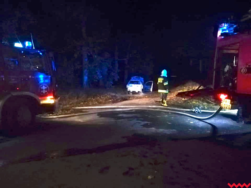 Społnęło auto w Sokolnikach. Strażacy podejrzewają podpalenie