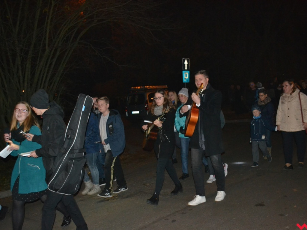 Noc Świętych z pochodem czyli alternatywa wobec Halloween