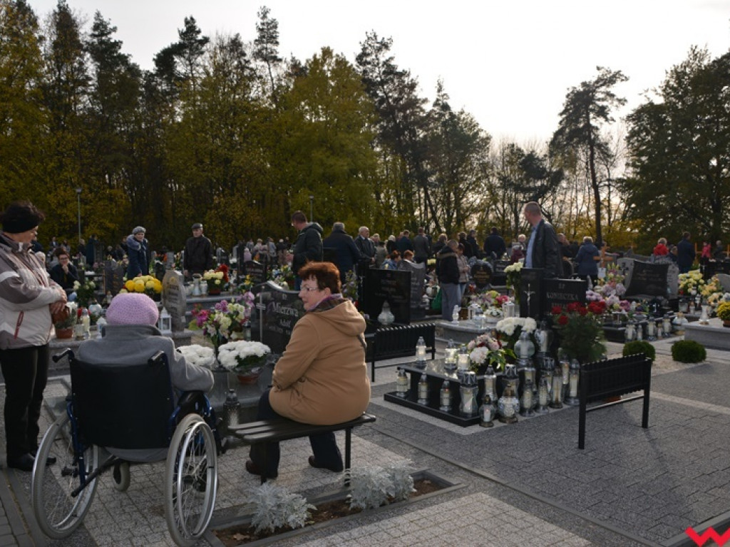 Dzień Wszystkich Świętych na wrzesińskich cmentarzach