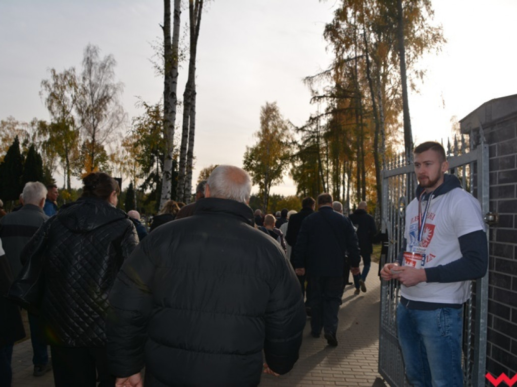 Udana kwesta kibiców i działaczy. Ponad 16 tys. zł na renowację grobów