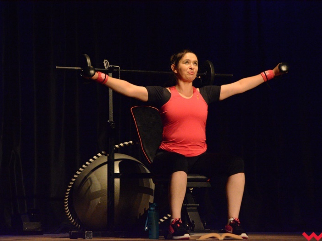 Spektakl o matce-wojowniczce. Opieka nad niepełnosprawnym dzieckiem jest jak siłownia. Non stop