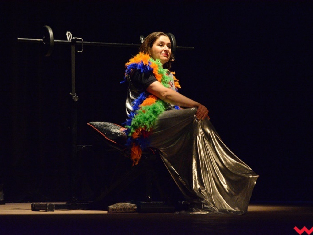 Spektakl o matce-wojowniczce. Opieka nad niepełnosprawnym dzieckiem jest jak siłownia. Non stop