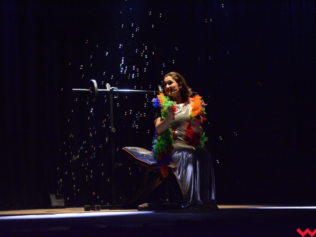 Spektakl o matce-wojowniczce. Opieka nad niepełnosprawnym dzieckiem jest jak siłownia. Non stop