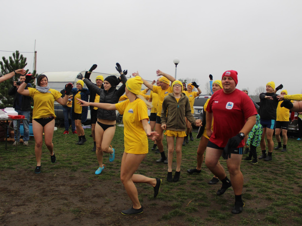 Czekają na zimę, ale wskoczyli już do wody. Morsy rozpoczęły chłodne kąpiele