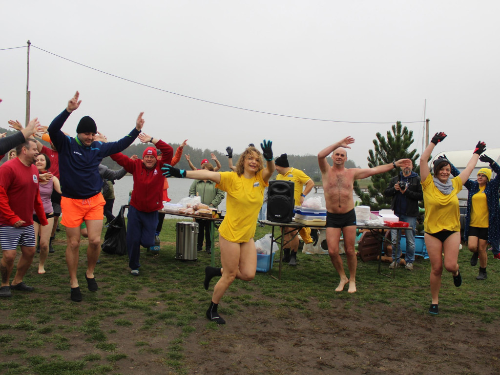 Czekają na zimę, ale wskoczyli już do wody. Morsy rozpoczęły chłodne kąpiele