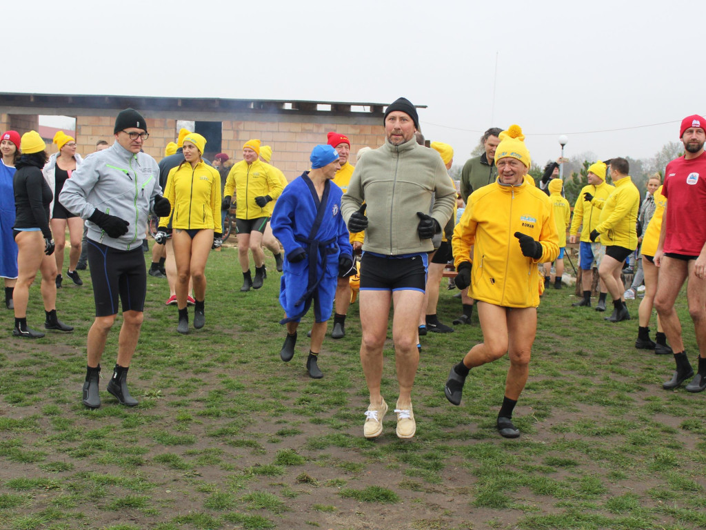 Czekają na zimę, ale wskoczyli już do wody. Morsy rozpoczęły chłodne kąpiele