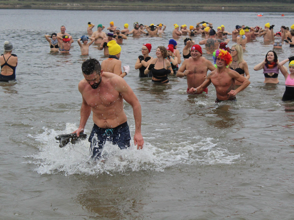 Czekają na zimę, ale wskoczyli już do wody. Morsy rozpoczęły chłodne kąpiele