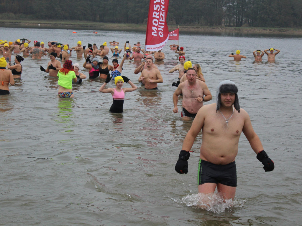 Czekają na zimę, ale wskoczyli już do wody. Morsy rozpoczęły chłodne kąpiele