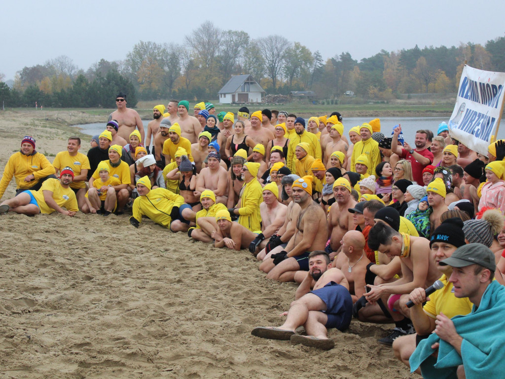 Czekają na zimę, ale wskoczyli już do wody. Morsy rozpoczęły chłodne kąpiele