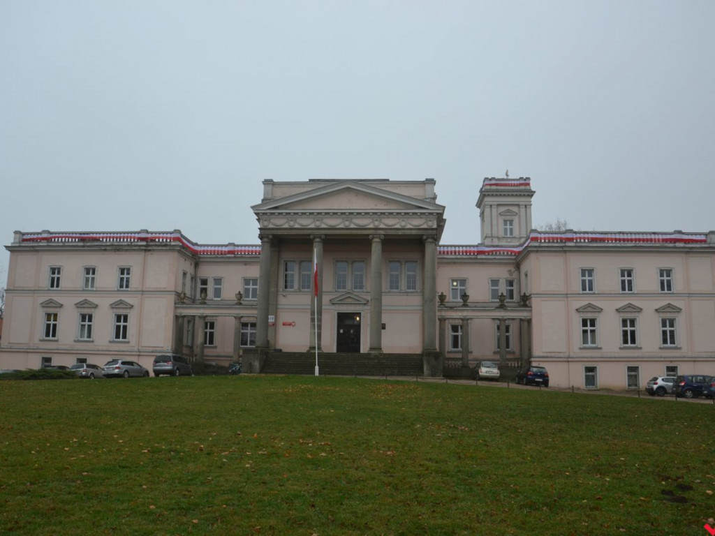 Miłosław wielką flagą rozpoczął świętowanie odzyskania niepodległości