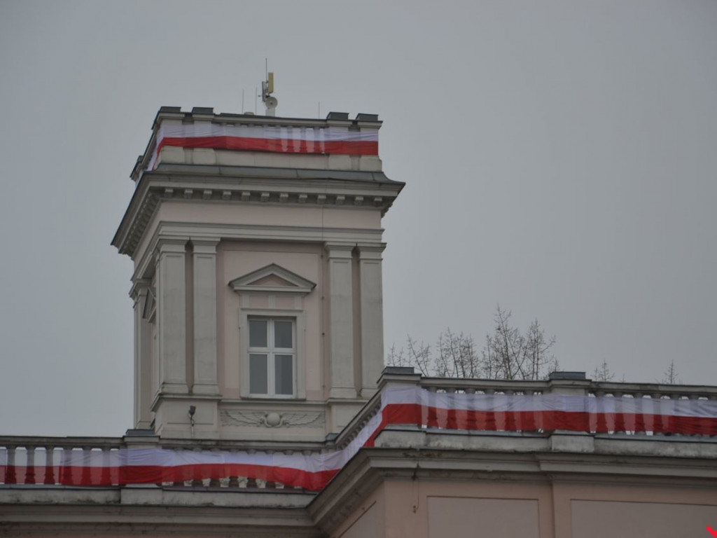 Miłosław wielką flagą rozpoczął świętowanie odzyskania niepodległości