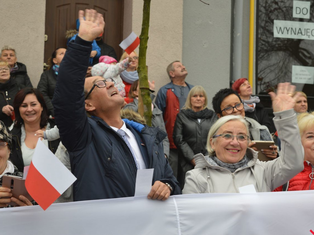 Miłosław wielką flagą rozpoczął świętowanie odzyskania niepodległości
