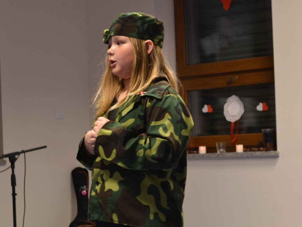 Kameralna wieczornica patriotyczna z wystawą nastrojowych grafik