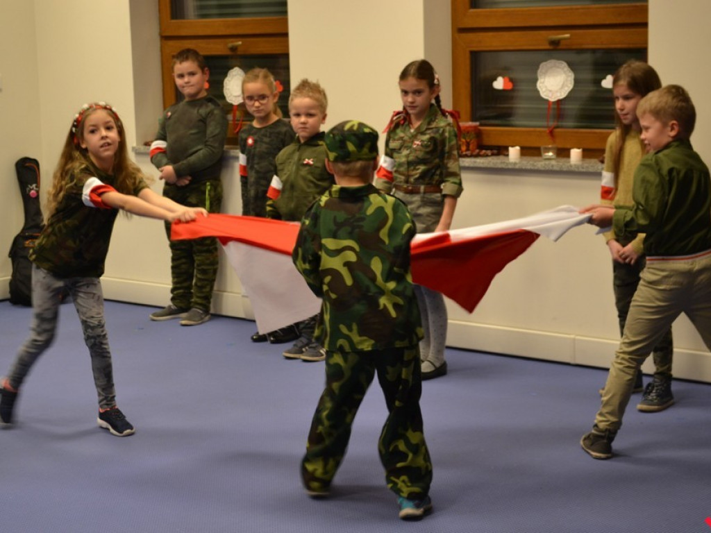 Kameralna wieczornica patriotyczna z wystawą nastrojowych grafik