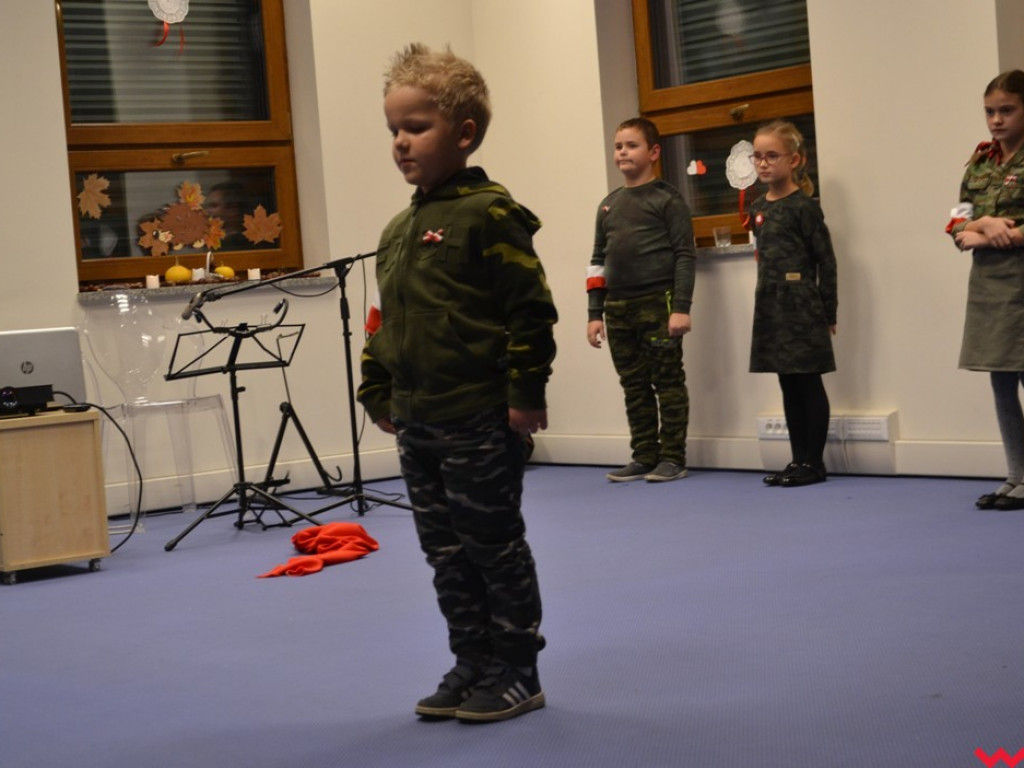 Kameralna wieczornica patriotyczna z wystawą nastrojowych grafik