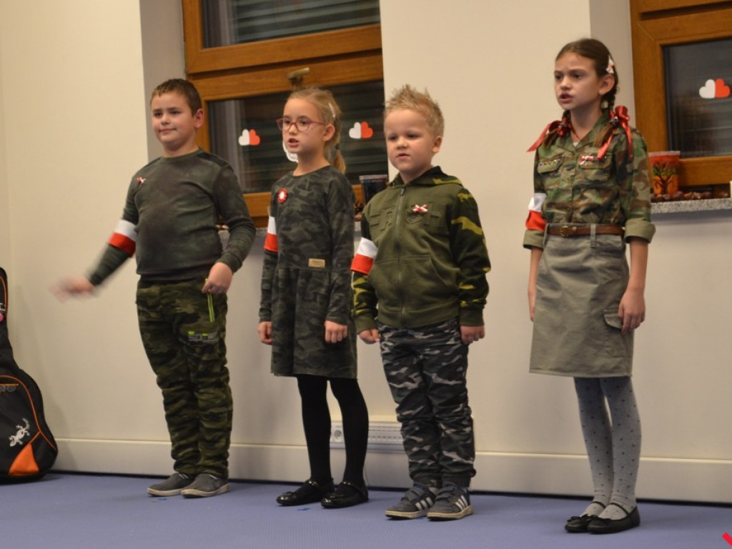 Kameralna wieczornica patriotyczna z wystawą nastrojowych grafik