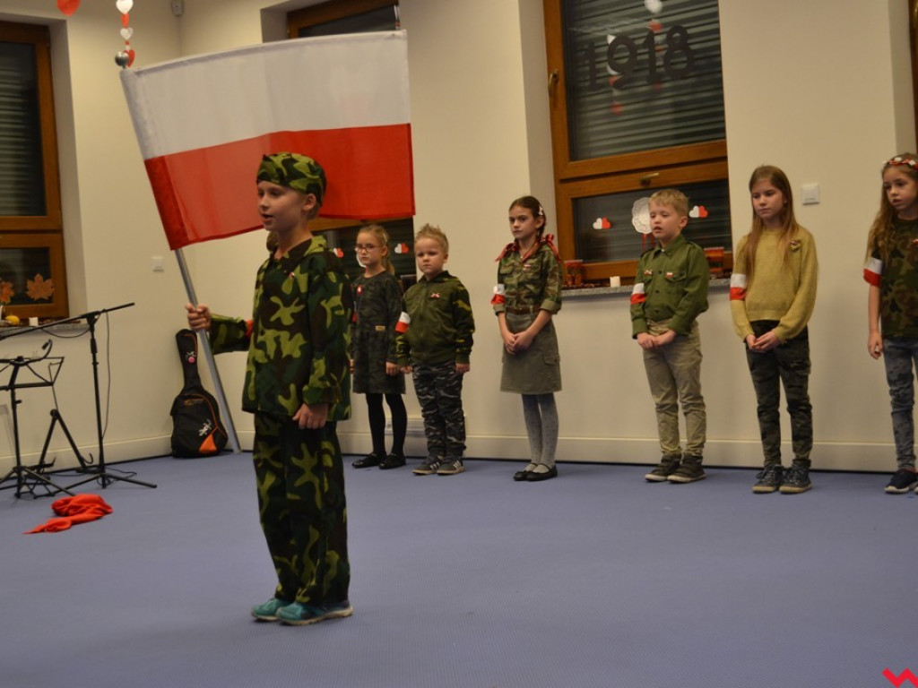 Kameralna wieczornica patriotyczna z wystawą nastrojowych grafik