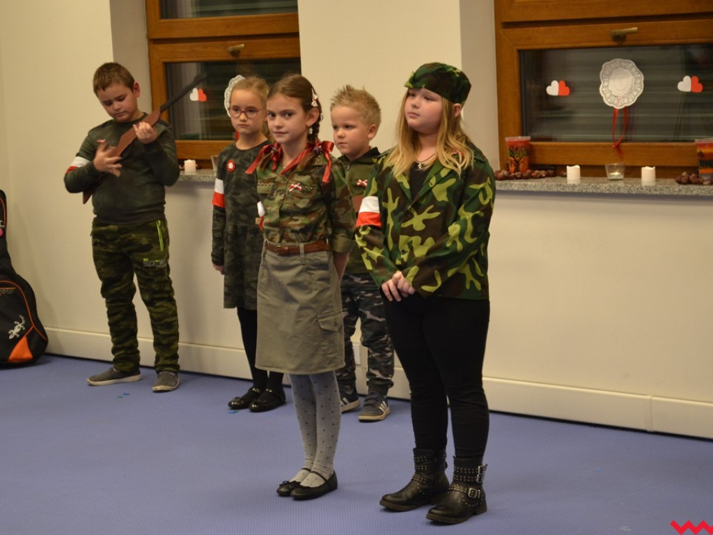 Kameralna wieczornica patriotyczna z wystawą nastrojowych grafik