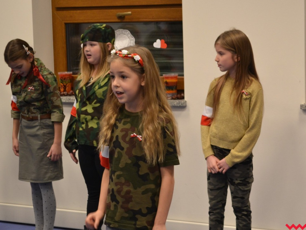 Kameralna wieczornica patriotyczna z wystawą nastrojowych grafik