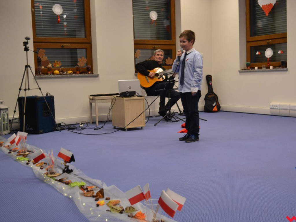 Kameralna wieczornica patriotyczna z wystawą nastrojowych grafik