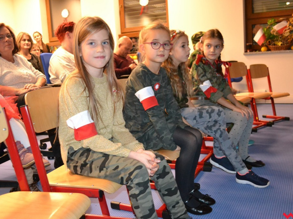 Kameralna wieczornica patriotyczna z wystawą nastrojowych grafik