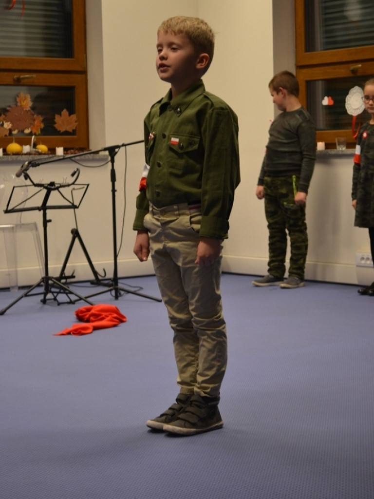 Kameralna wieczornica patriotyczna z wystawą nastrojowych grafik